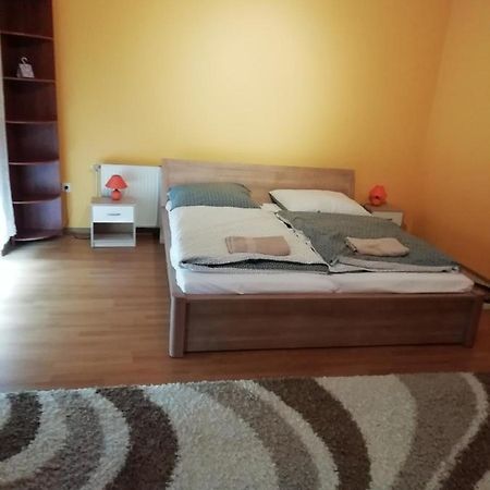 Rokus Apartman Apartment Seghedin Exterior foto